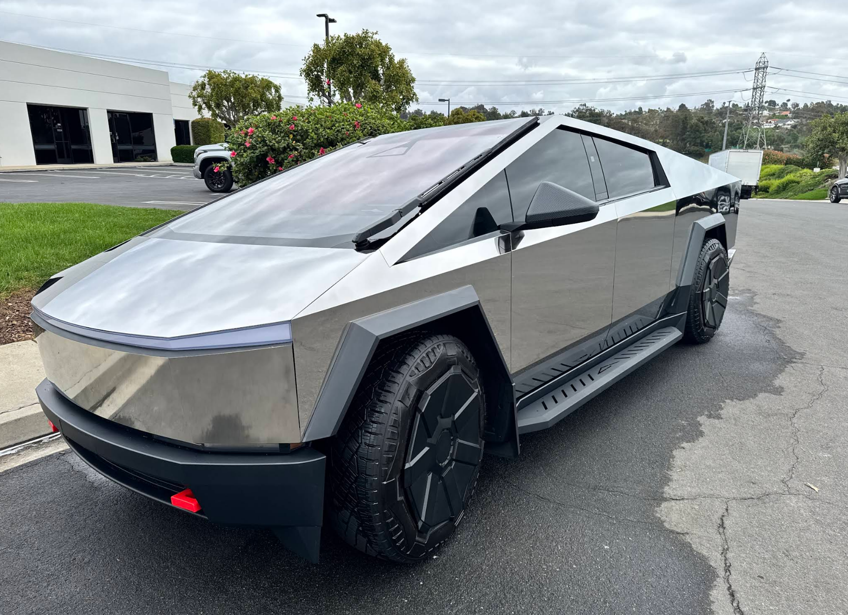Mirror-finish exterior detail